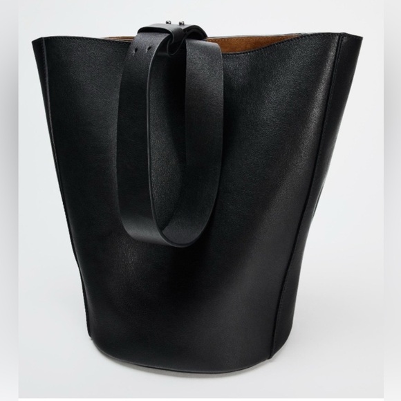 Zara Large Leather Bucket Bag
$239 - Picture 3 of 14